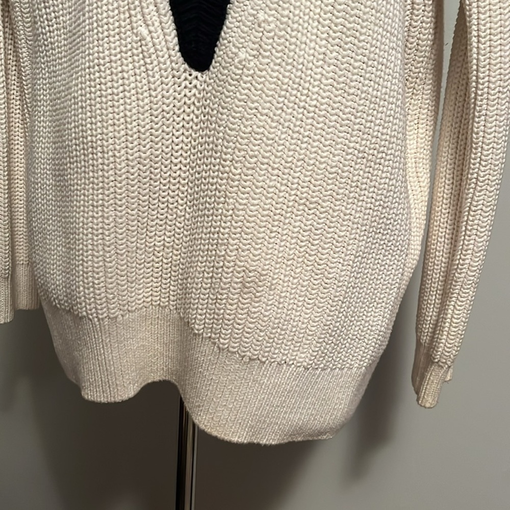 H&M — Oversized Sweater - Picture 2 of 3